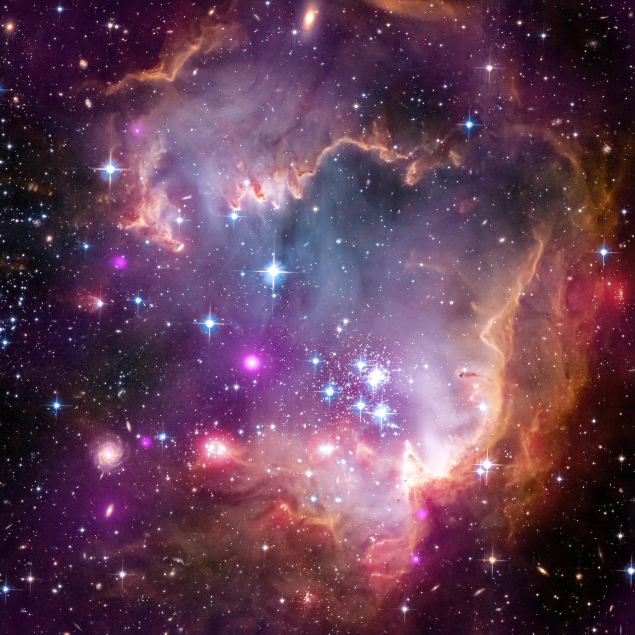 NGC 602. Imagen compuesta que incluye datos en óptico, infrarrojo y rayos X.