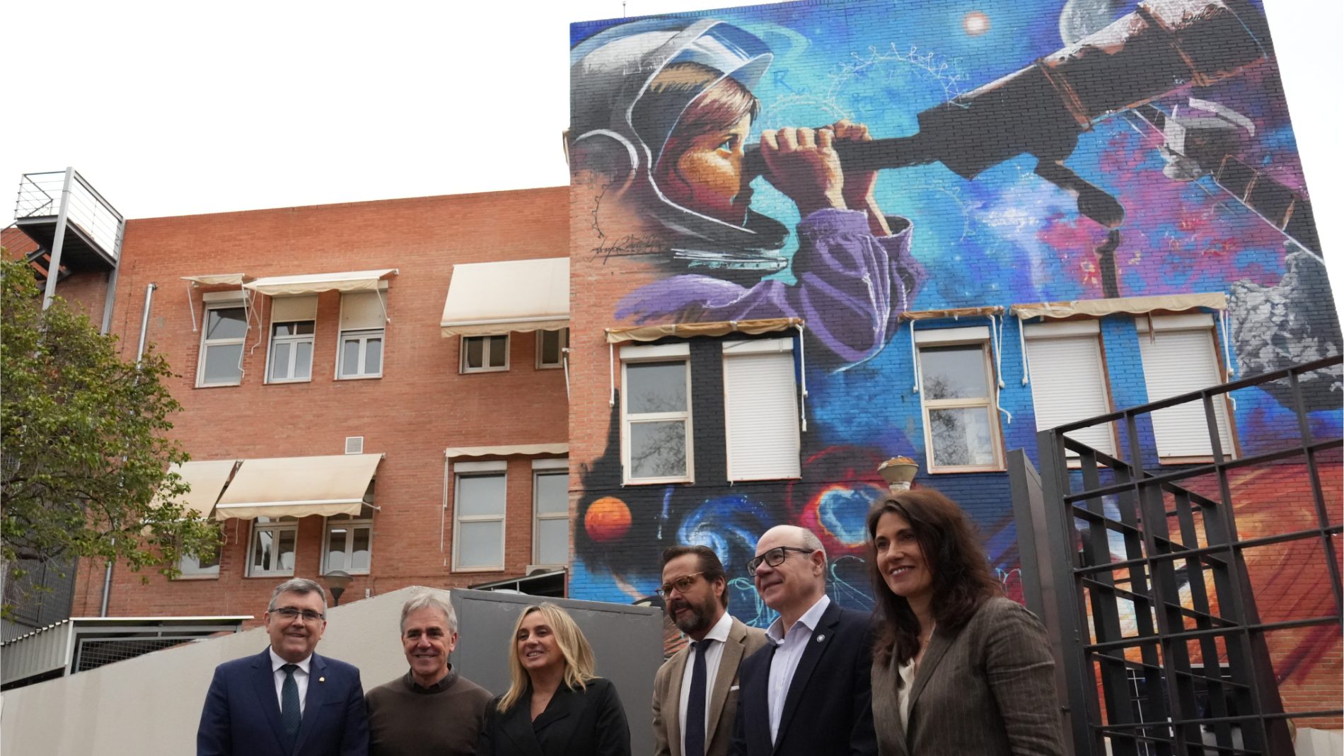 El IAA inaugura su 50 aniversario con una intervención artística de El Niño de las Pinturas